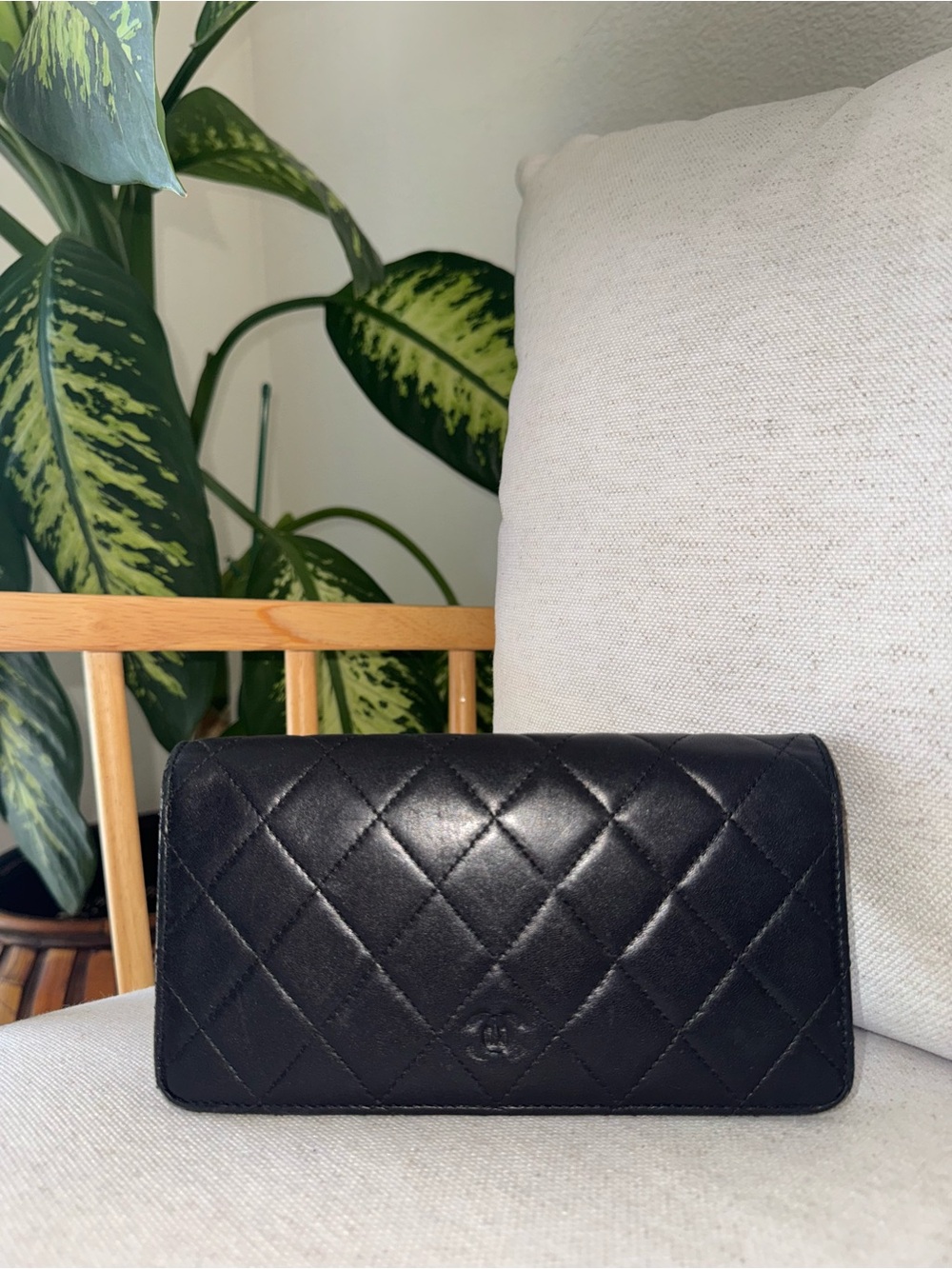 Authentic Chanel Classic Quilted Lambskin Bifold Flap Yen Black Wallet-FLAWED